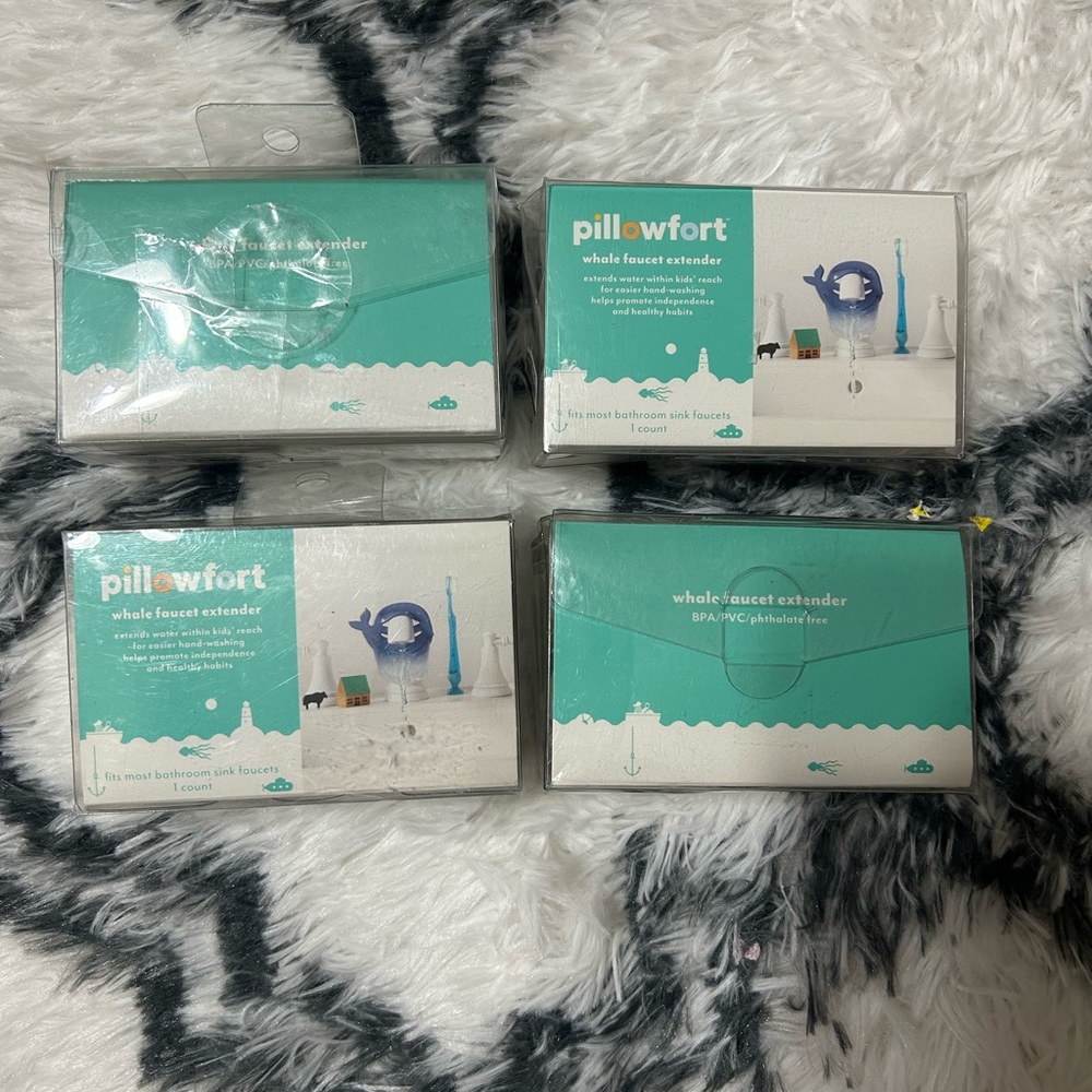 002 LOT: Pillowfort Whale Faucet Extender